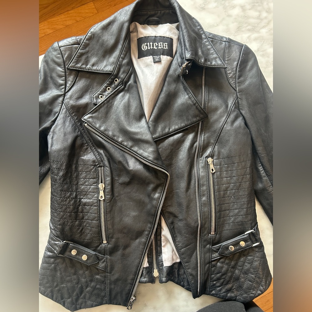 ⭐️GUESS leather jacket⭐️